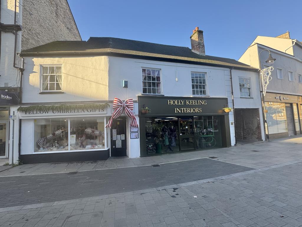 Lot: 55 - COMMERCIAL INVESTMENT COMPRISING TWO PROMINENT TOWN CENTRE UNITS - 